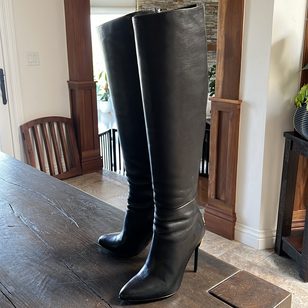 Black tall/high black leather boots gold zipper with a beautiful formal look. - Picture 6 of 11